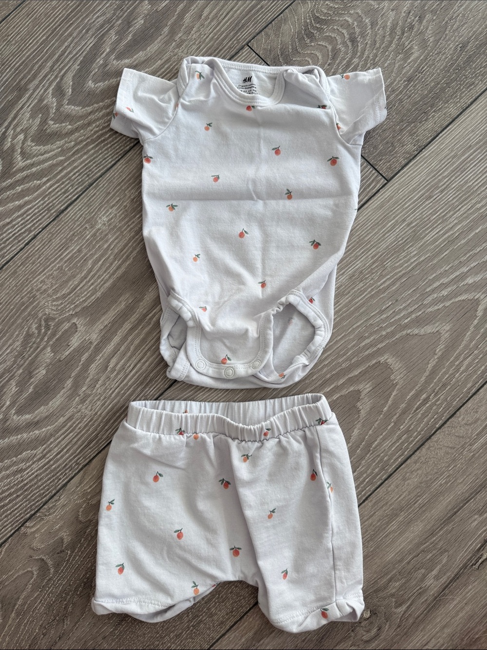 H&M White Baby Bodysuit & Shorts Set with Peach Print